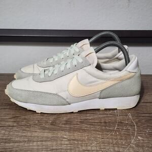 Nike Daybreak (CK2351-107) Women's Athletic Shoes Sneakers Size 7.5 Barley Green